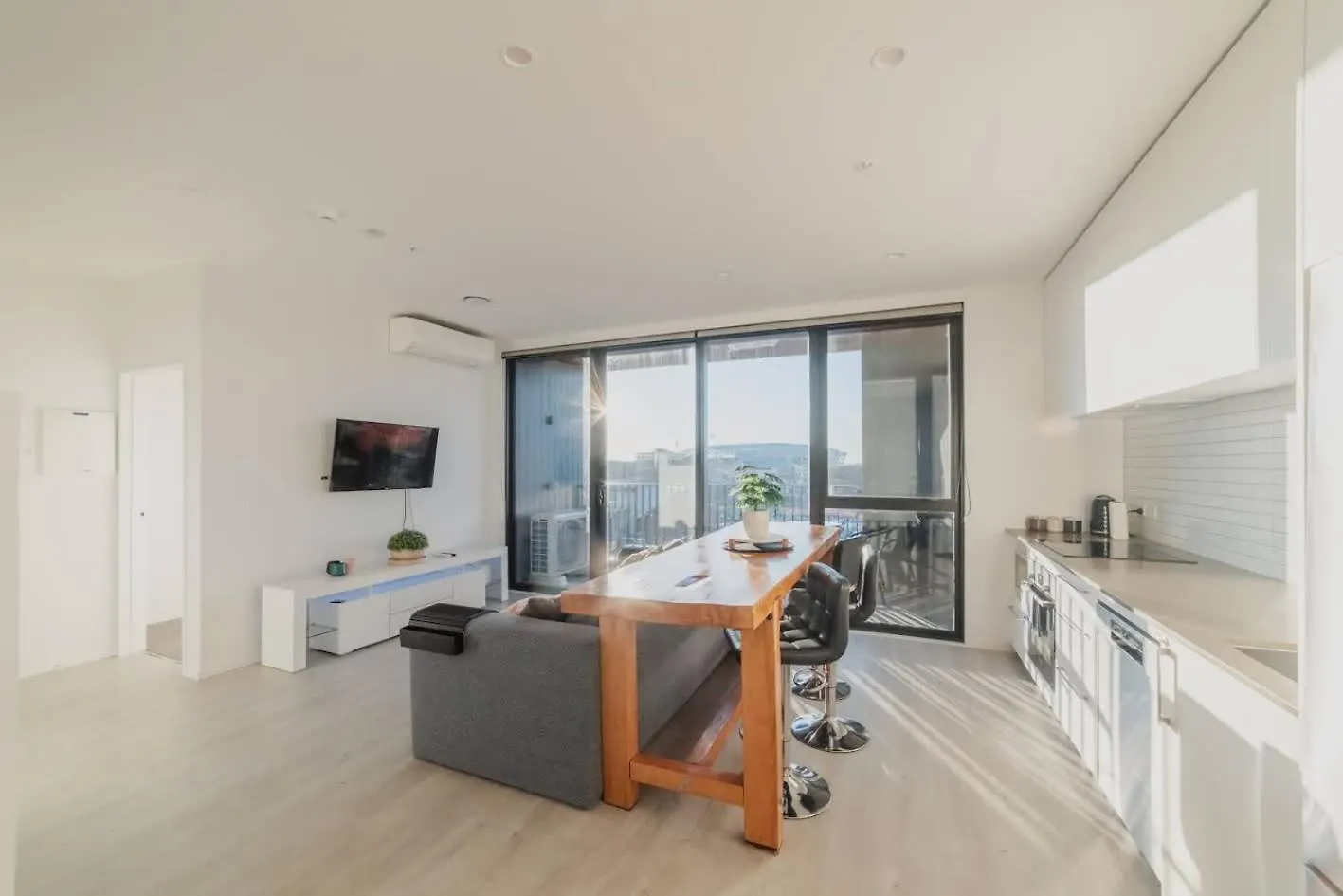 Tuam St Stay - 1Br With Balcony Bath Christchurch Apartment