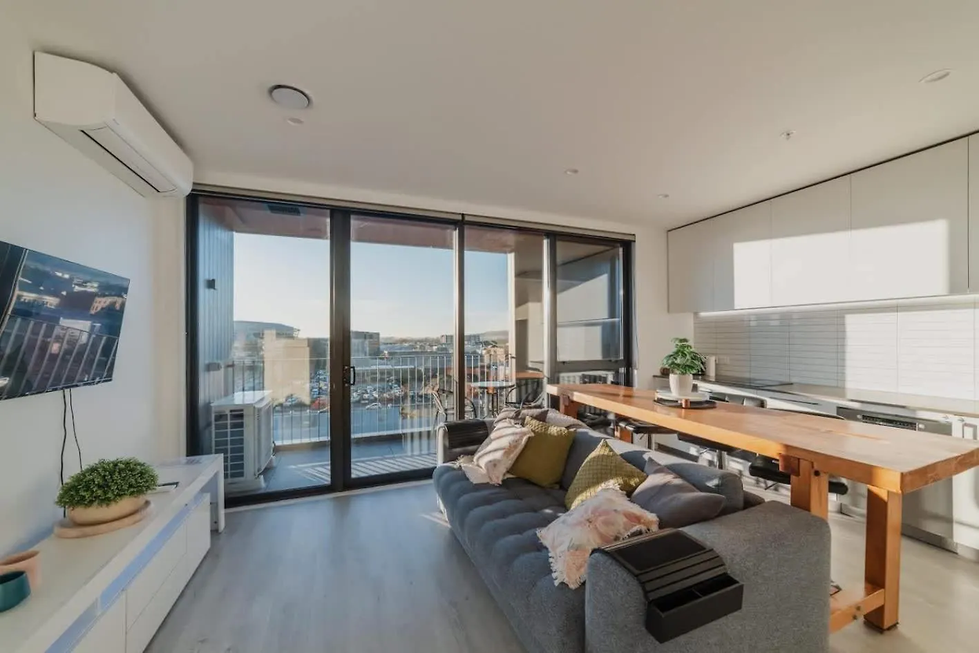 Tuam St Stay - 1Br With Balcony Bath Christchurch Apartment
