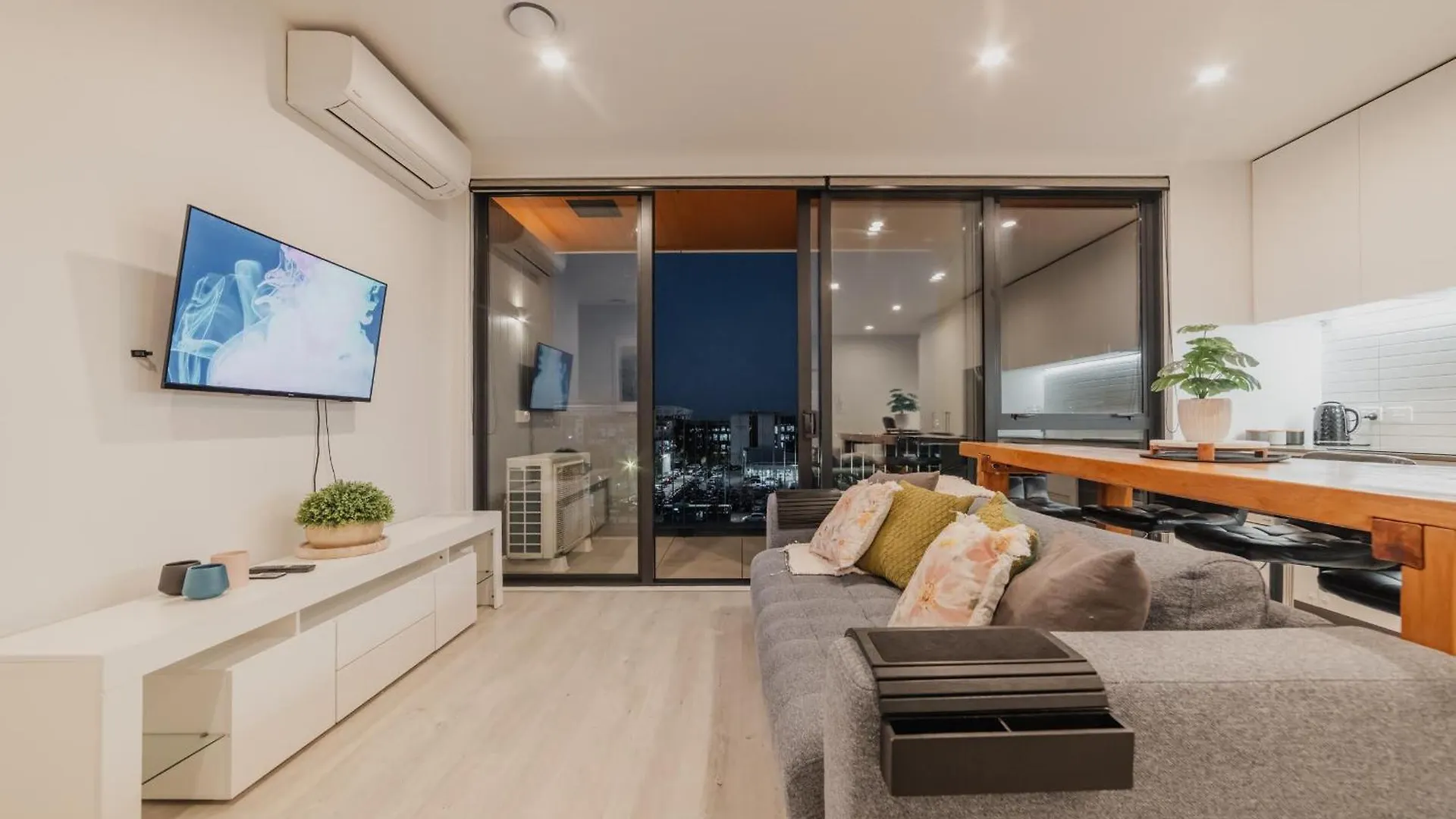 Tuam St Stay - 1Br With Balcony Bath Christchurch