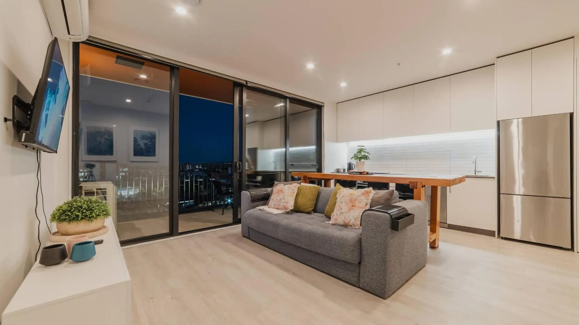 Apartment Tuam St Stay - 1Br With Balcony Bath Christchurch